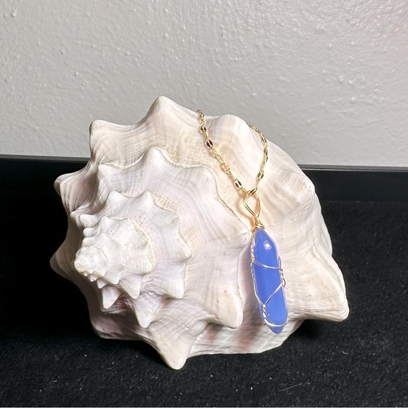 NWT Gold Wrapped Blue Crystal Pendant Chain 18”+ 2” Ext Quartz - Picture 1 of 3